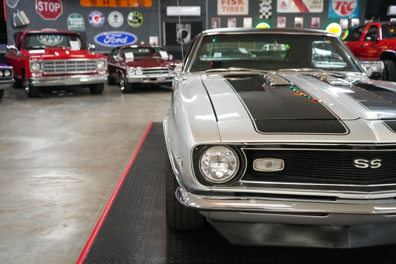 Chevrolet-Other-1968-Silver-Black-37