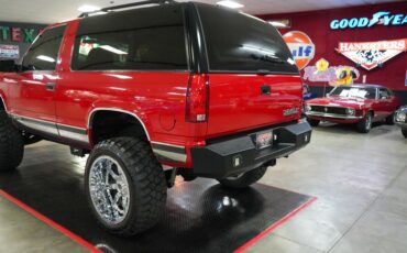 Chevrolet-Other-1995-Red-Gray-35