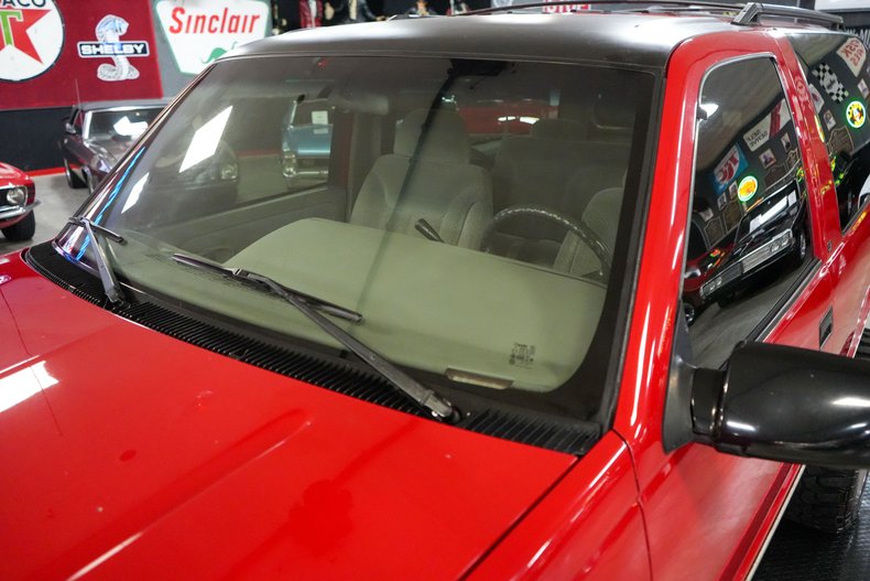 Chevrolet-Other-1995-Red-Gray-8