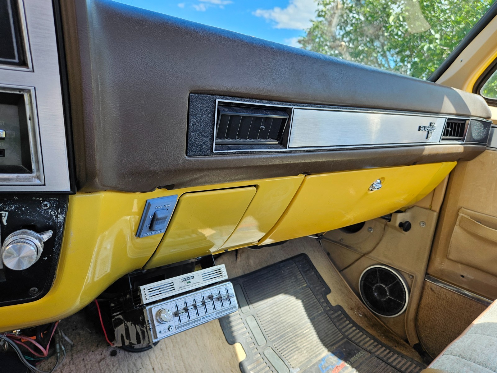 Chevrolet-Other-Pickups-1982-11