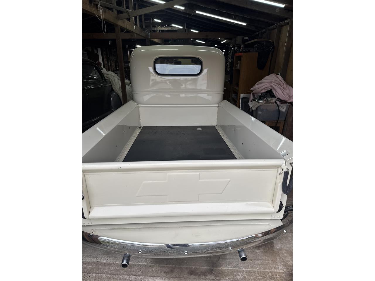 Chevrolet-Pickup-1946-White-Black-1