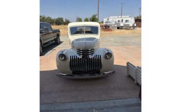 Chevrolet-Pickup-1946-White-Black