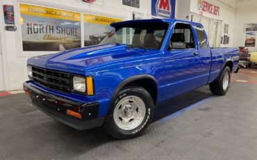 Chevrolet-S-10-1983-Standard-Cab-Pickup-2
