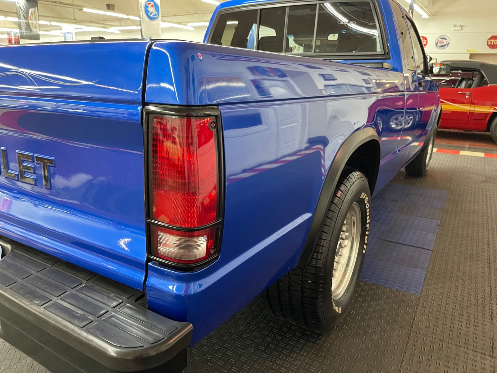 Chevrolet-S-10-1983-Standard-Cab-Pickup-23