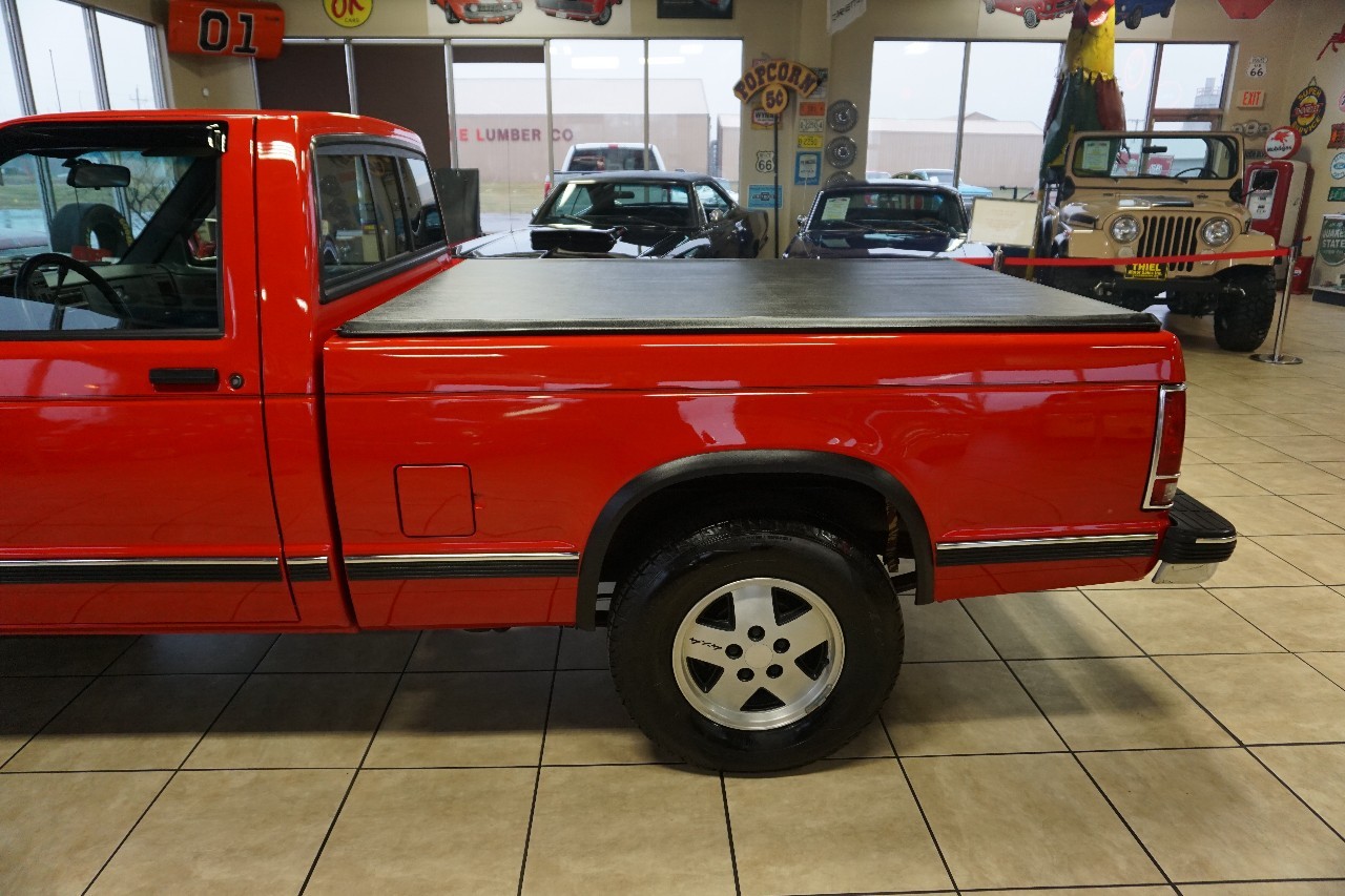 Chevrolet-S-10-1991-Standard-Cab-Pickup-35