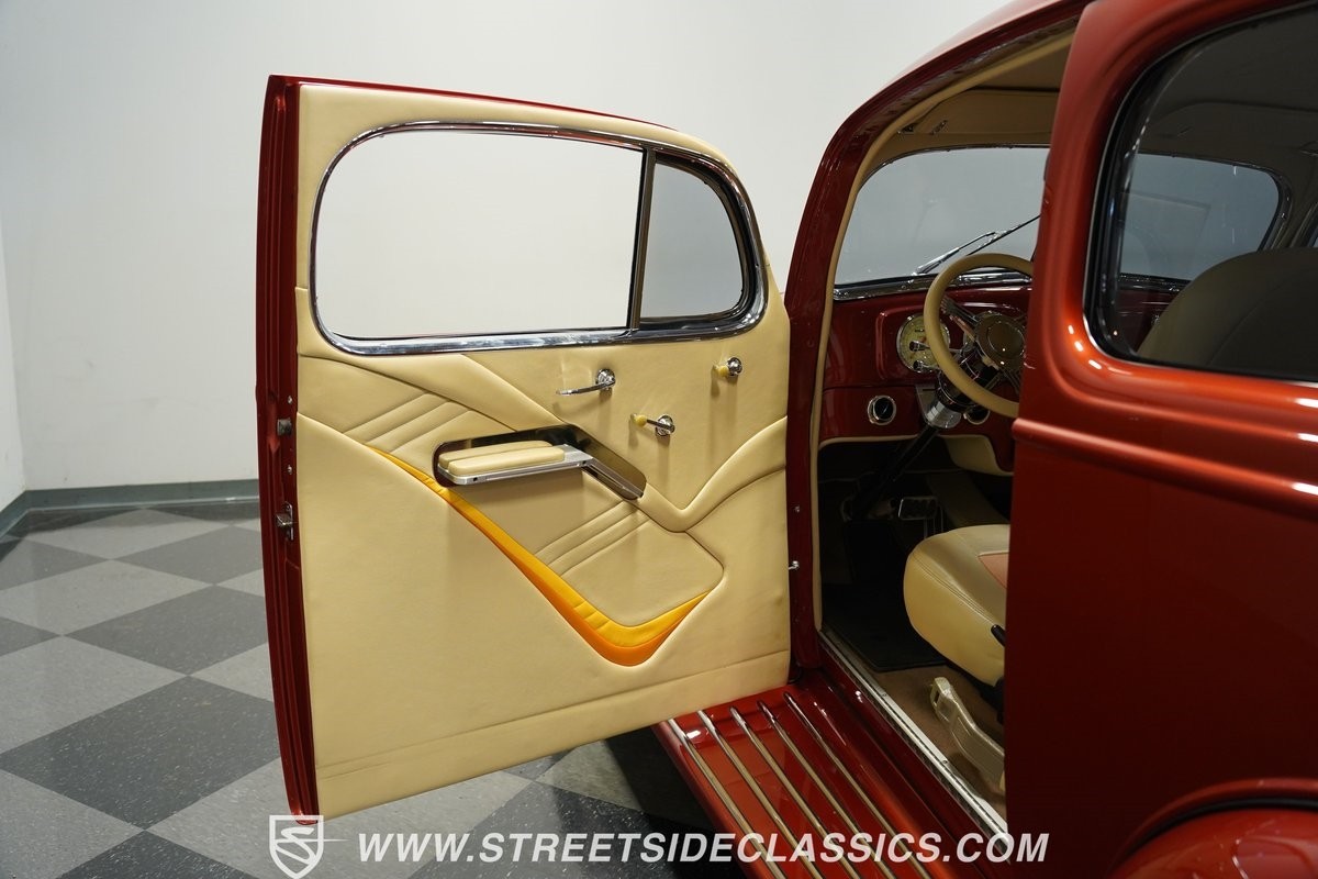 Chevrolet-Sedan-1936-Sedan-35