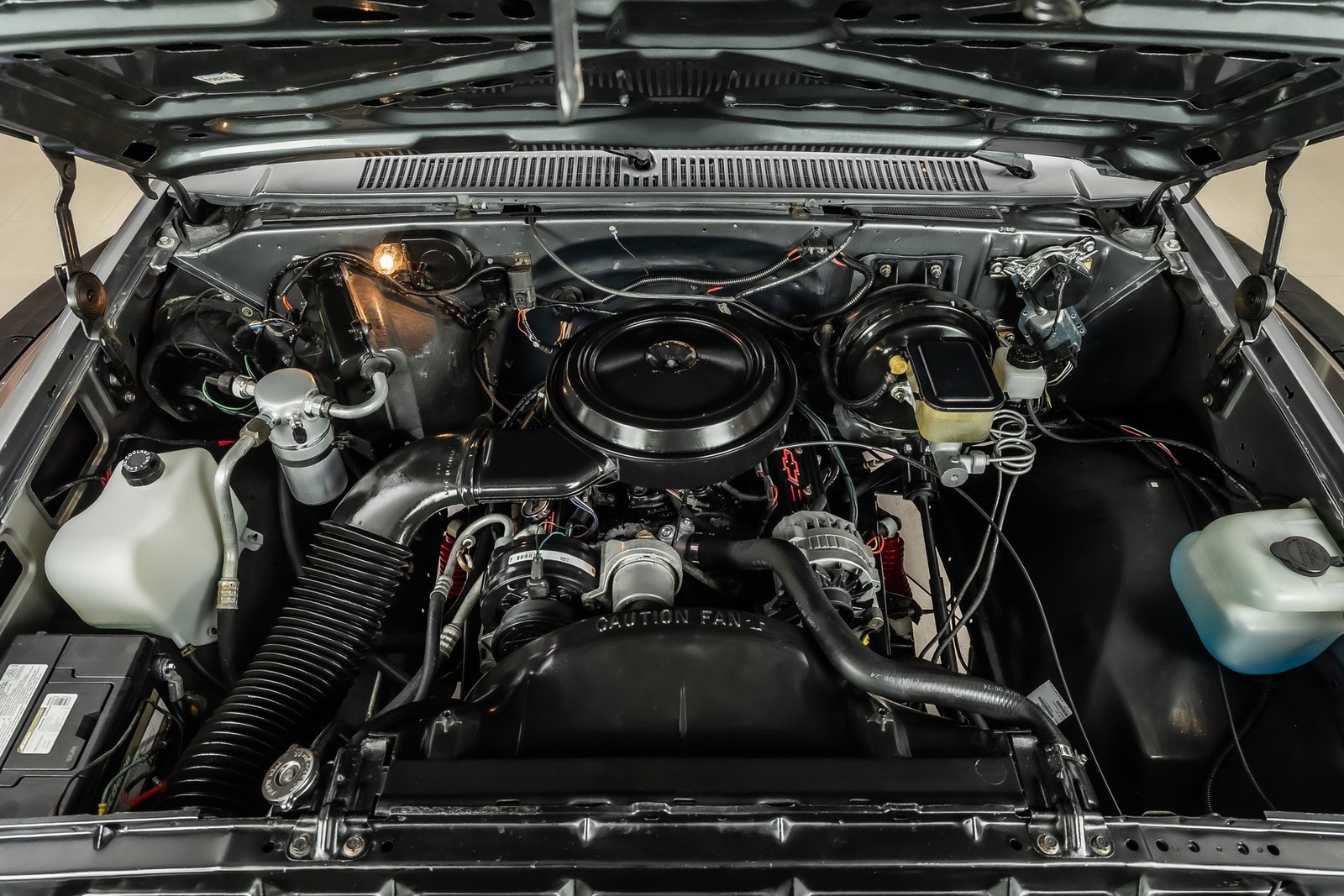 Chevrolet-Silverado-1500-1987-Pickup-Truck-3