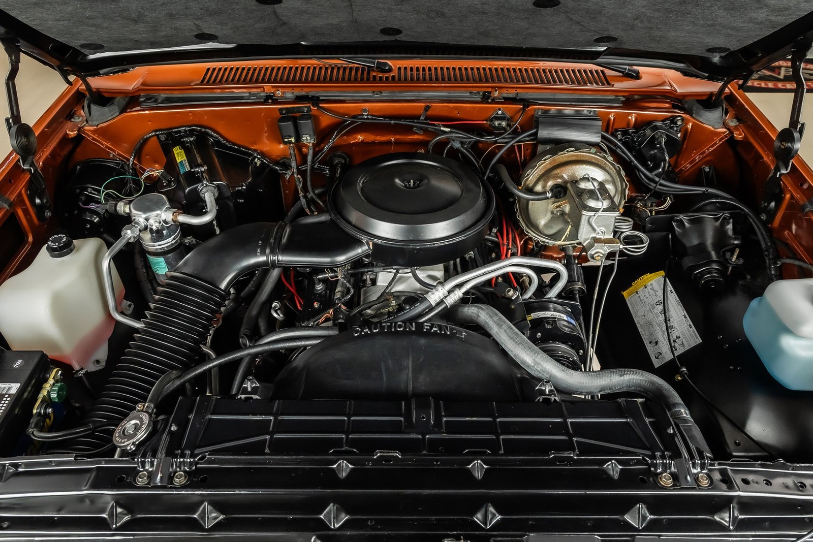 Chevrolet-Silverado-1500-1987-Pickup-Truck-3