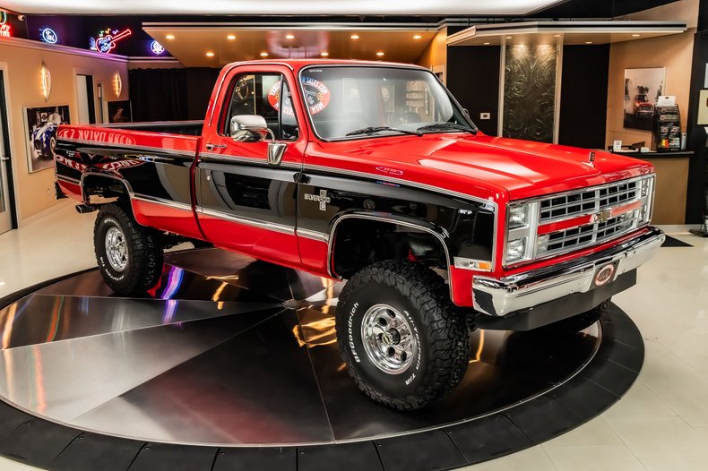 Chevrolet-Silverado-1987-Red-ampamp-Black-1