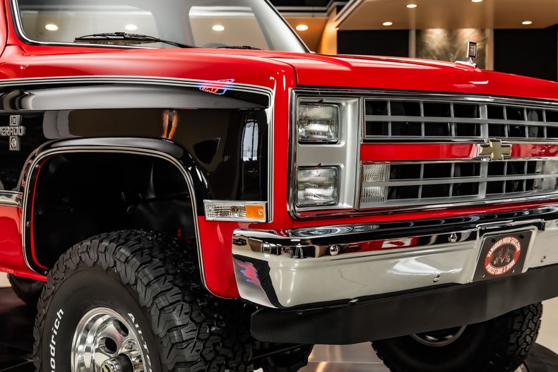 Chevrolet-Silverado-1987-Red-ampamp-Black-26