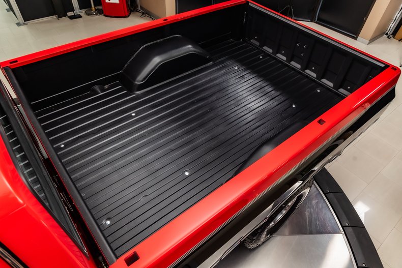 Chevrolet-Silverado-1987-Red-ampamp-Black-3