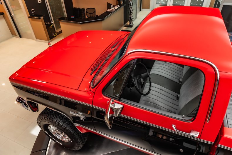 Chevrolet-Silverado-1987-Red-ampamp-Black-34