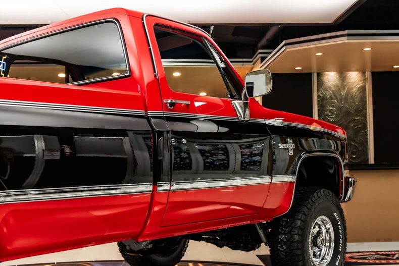 Chevrolet-Silverado-1987-Red-ampamp-Black-38