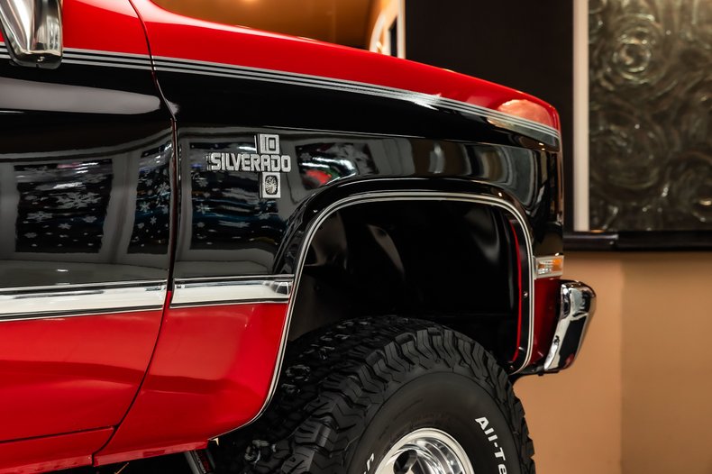 Chevrolet-Silverado-1987-Red-ampamp-Black-39
