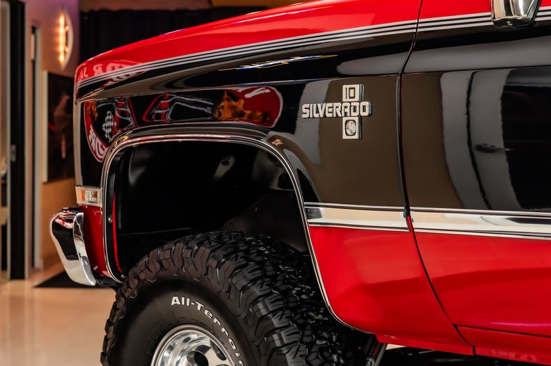 Chevrolet-Silverado-1987-Red-ampamp-Black-4