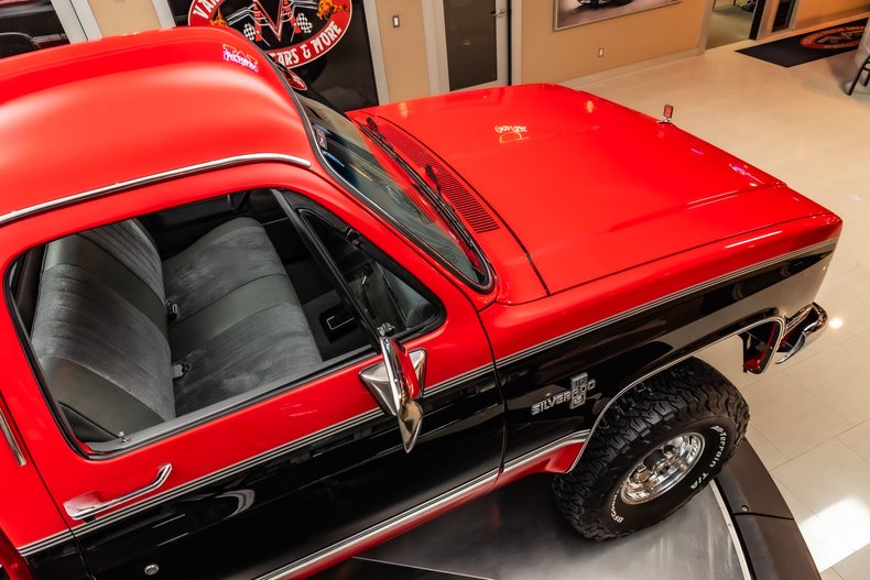 Chevrolet-Silverado-1987-Red-ampamp-Black-40