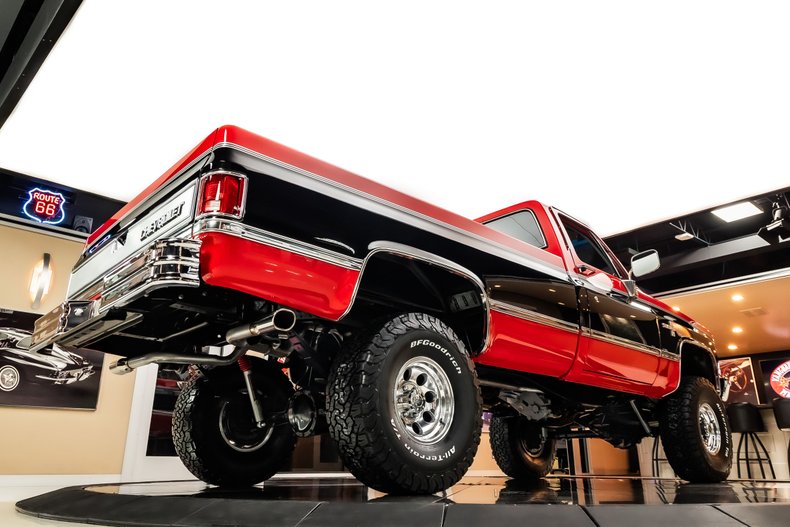 Chevrolet-Silverado-1987-Red-ampamp-Black-42