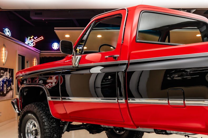 Chevrolet-Silverado-1987-Red-ampamp-Black-8
