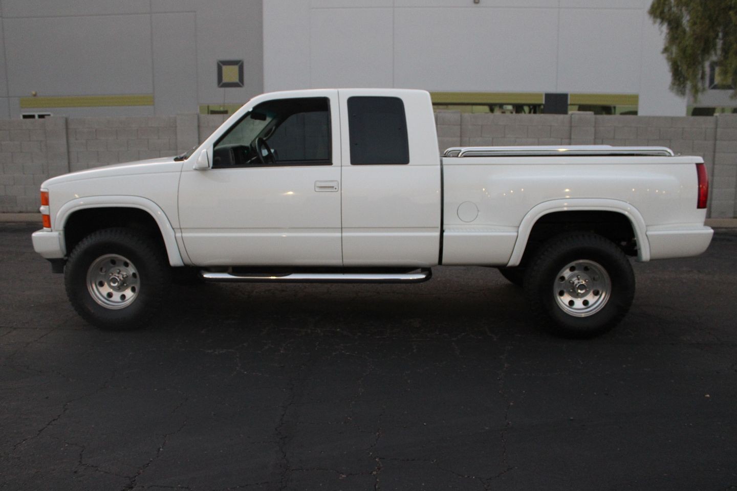 Chevrolet-Silverado-Step-Side-1995-Pickup-Truck-6