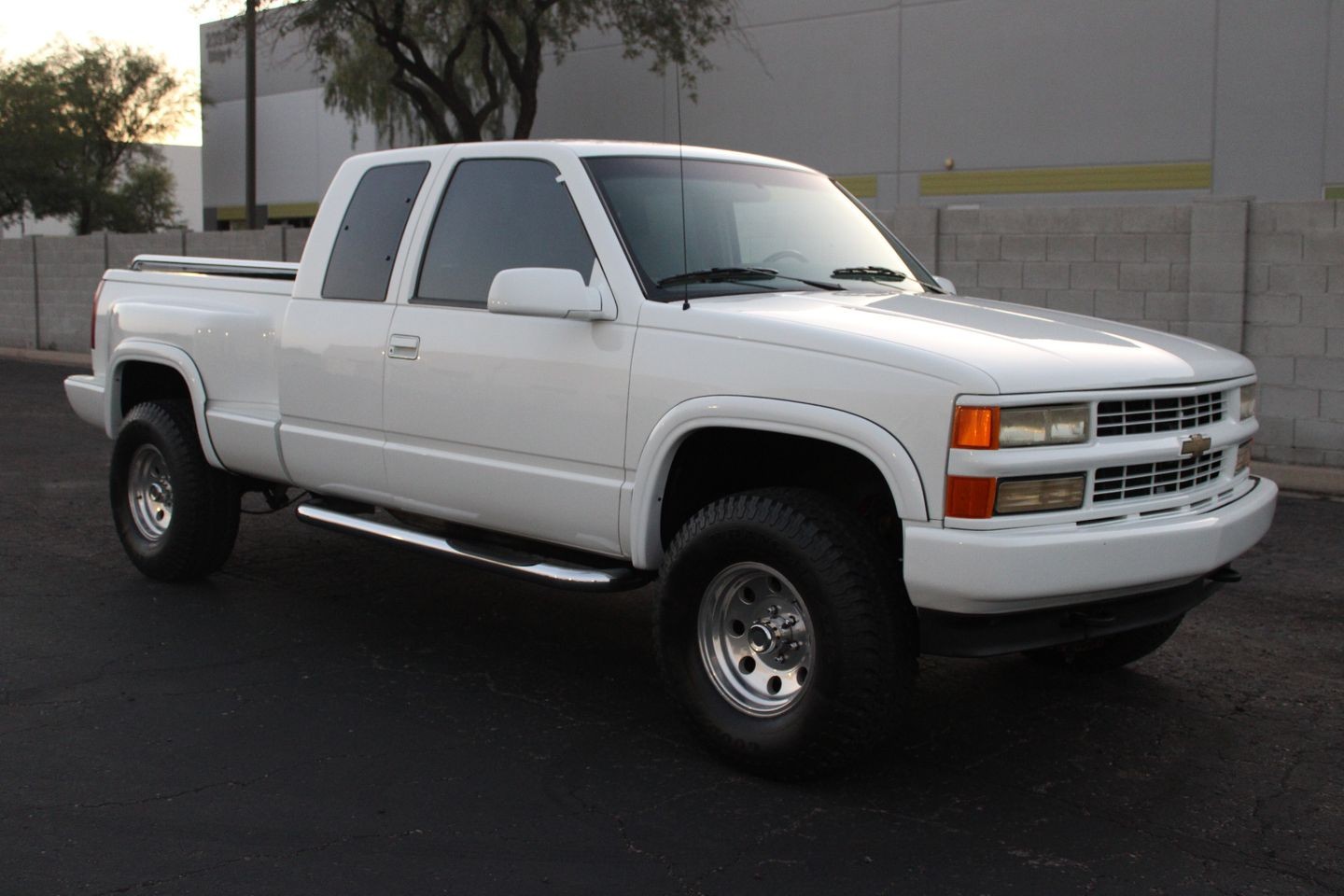 Chevrolet-Silverado-Step-Side-1995-Pickup-Truck