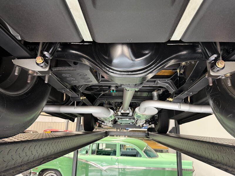 Chevrolet-Stepside-1955-Black-Black-35