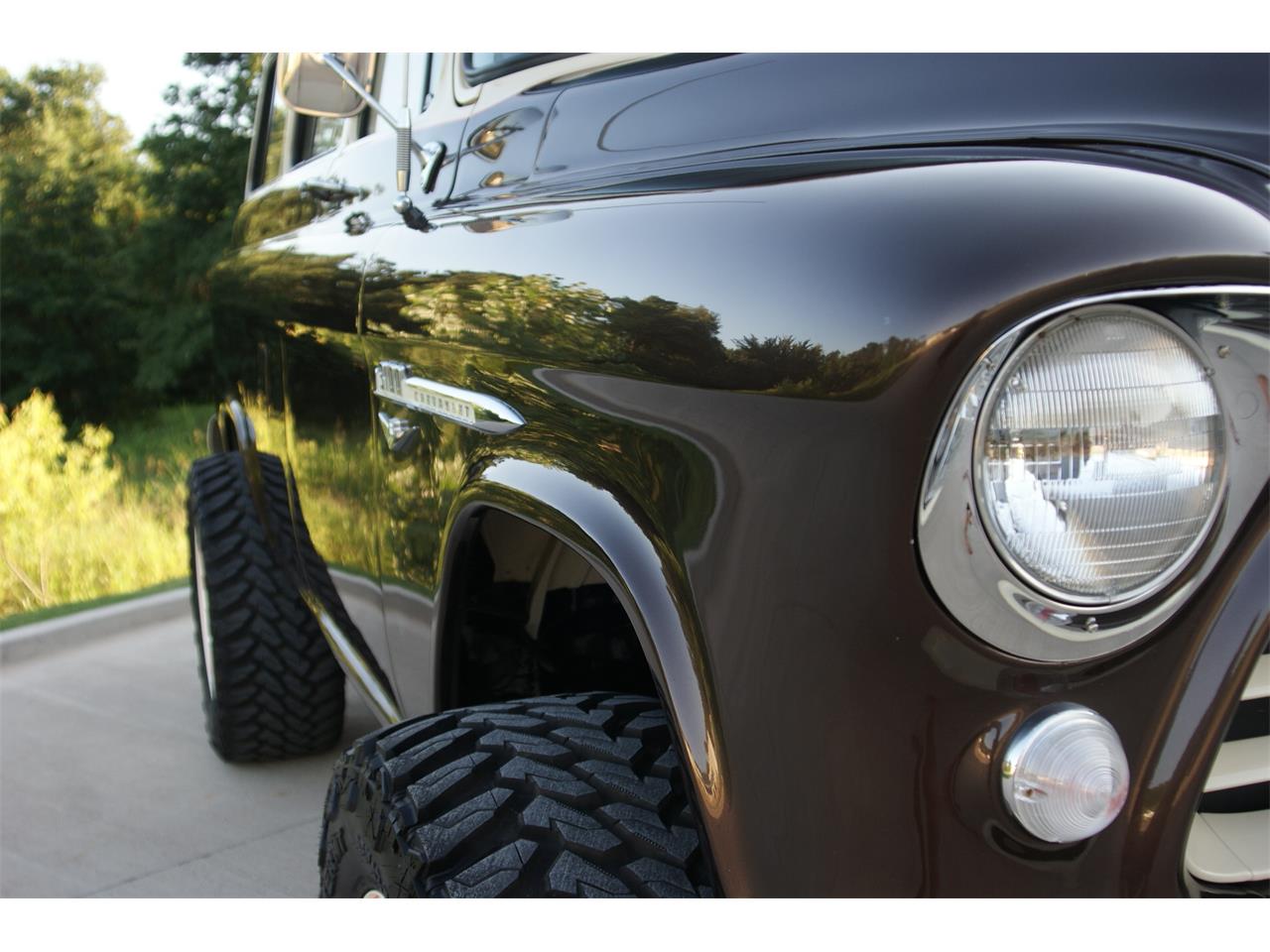 Chevrolet-Suburban-1955-Brown-Tan-31