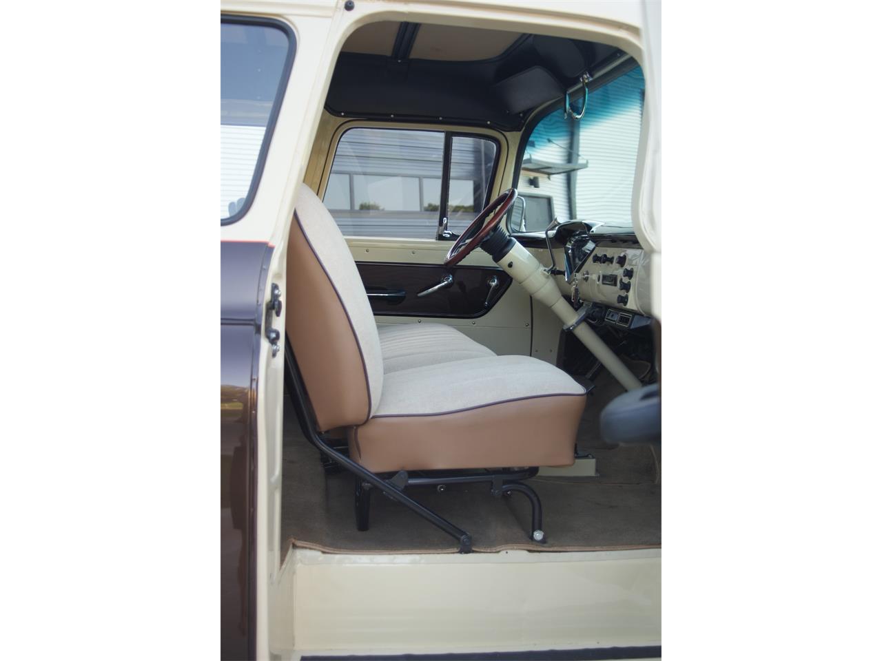 Chevrolet-Suburban-1955-Brown-Tan-33