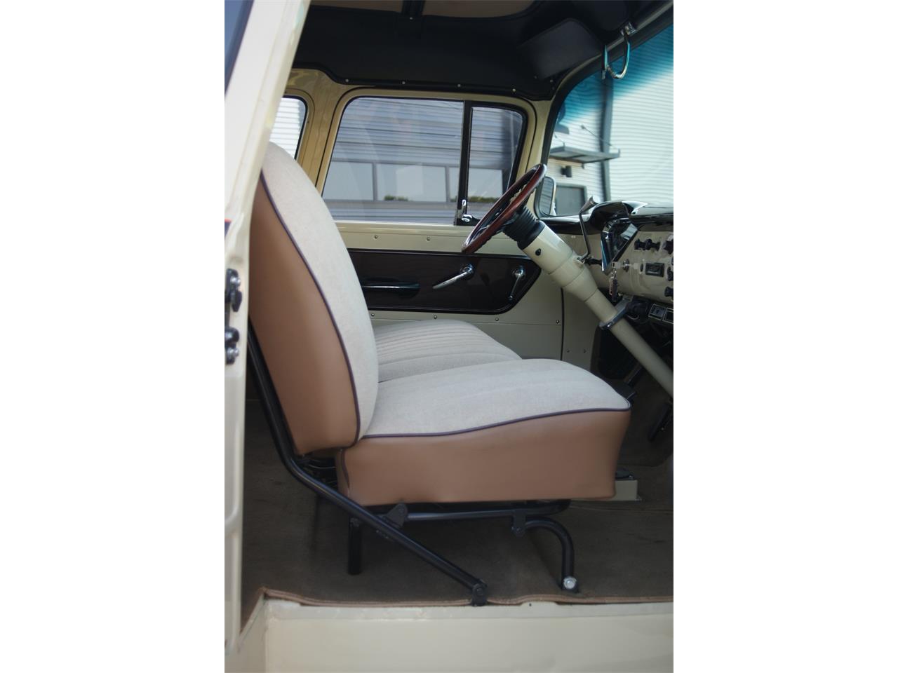 Chevrolet-Suburban-1955-Brown-Tan-34