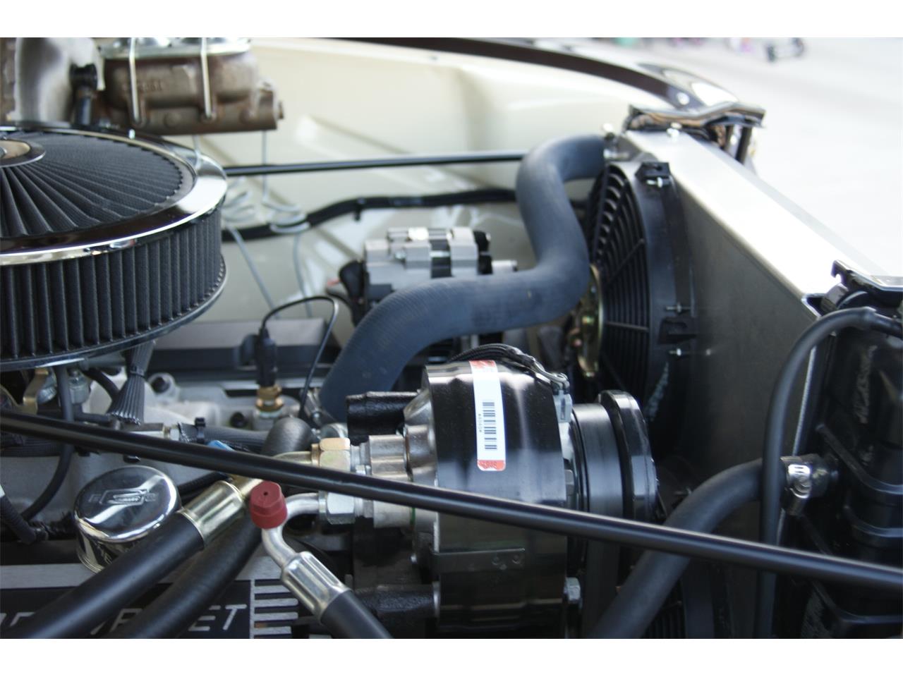 Chevrolet-Suburban-1955-Brown-Tan-37