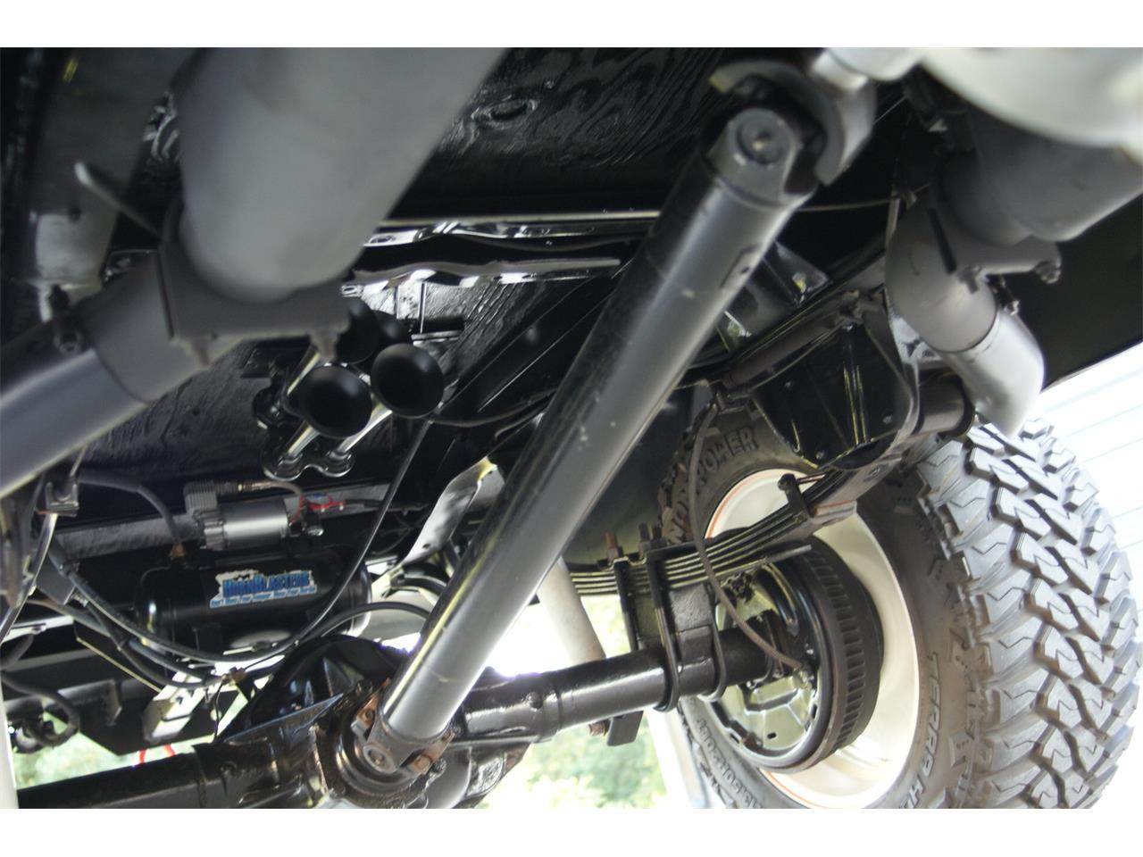 Chevrolet-Suburban-1955-Brown-Tan-50