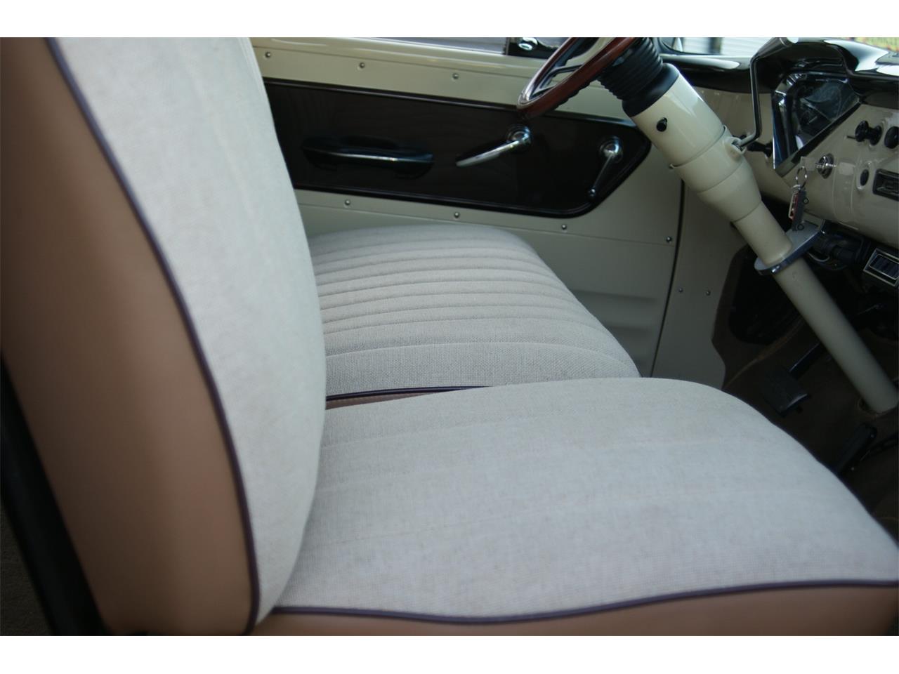 Chevrolet-Suburban-1955-Brown-Tan-58