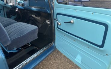 Chevrolet-Suburban-1965-SUV-16