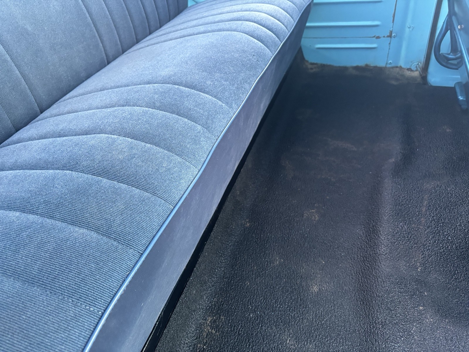 Chevrolet-Suburban-1965-SUV-18