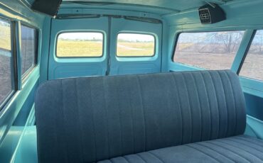 Chevrolet-Suburban-1965-SUV-19