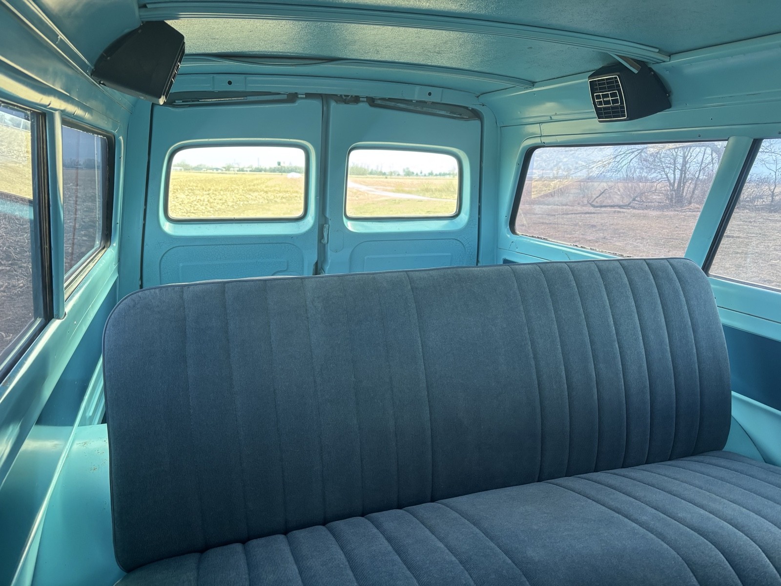 Chevrolet-Suburban-1965-SUV-19