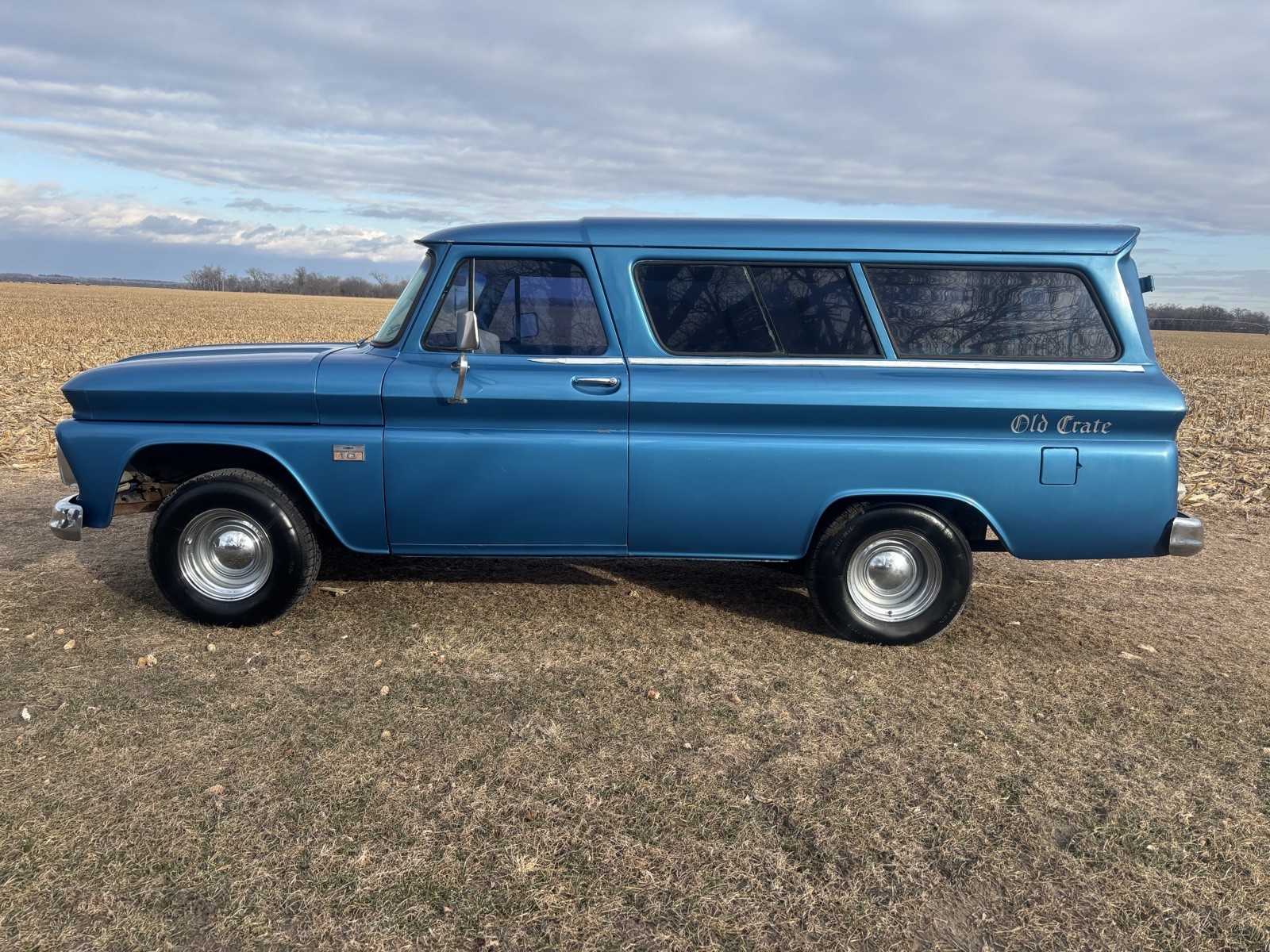 Chevrolet-Suburban-1965-SUV-2