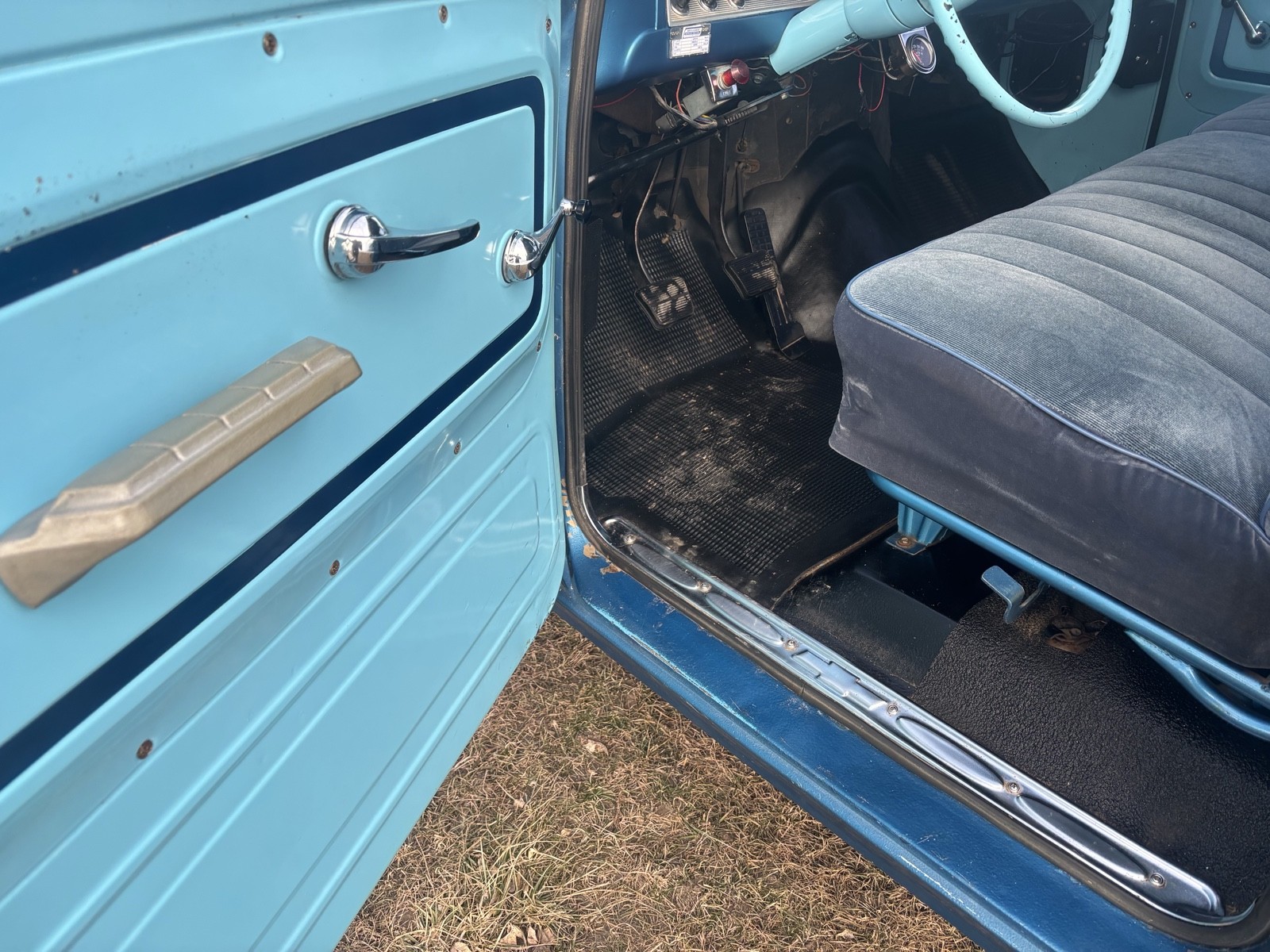 Chevrolet-Suburban-1965-SUV-20