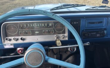 Chevrolet-Suburban-1965-SUV-21