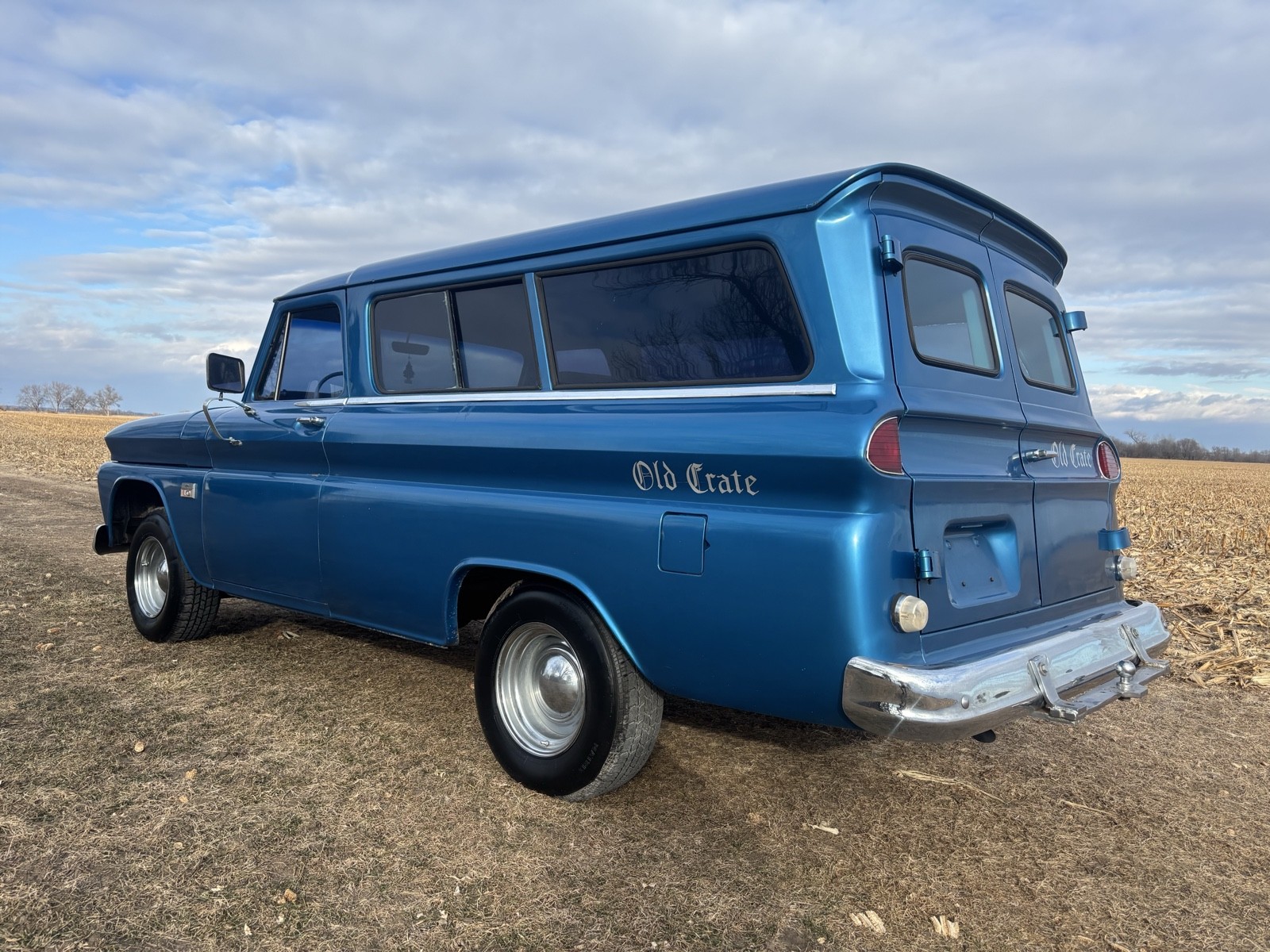 Chevrolet-Suburban-1965-SUV-3