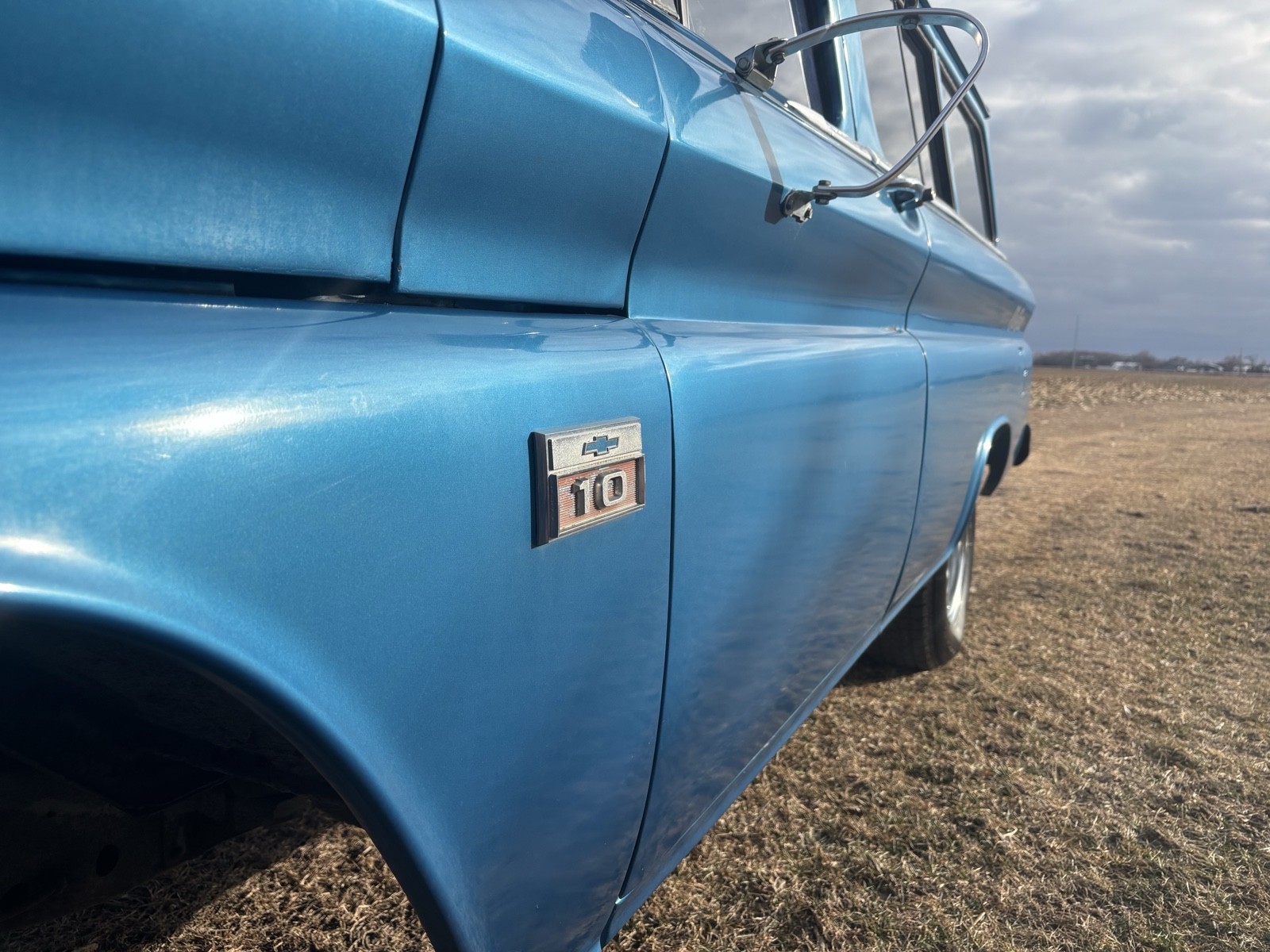 Chevrolet-Suburban-1965-SUV-9