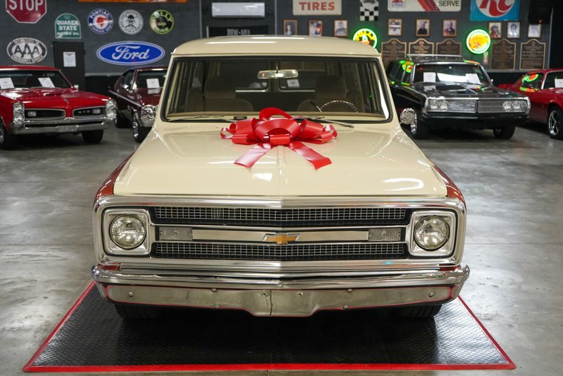 Chevrolet-Suburban-1969-Copper-Beige-10