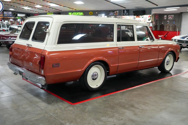 Chevrolet-Suburban-1969-Copper-Beige-14