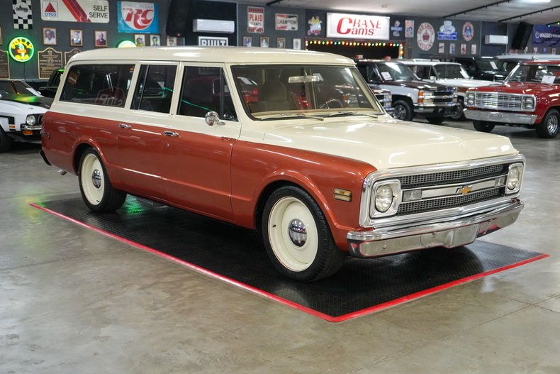 Chevrolet-Suburban-1969-Copper-Beige-16