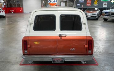 Chevrolet-Suburban-1969-Copper-Beige-19