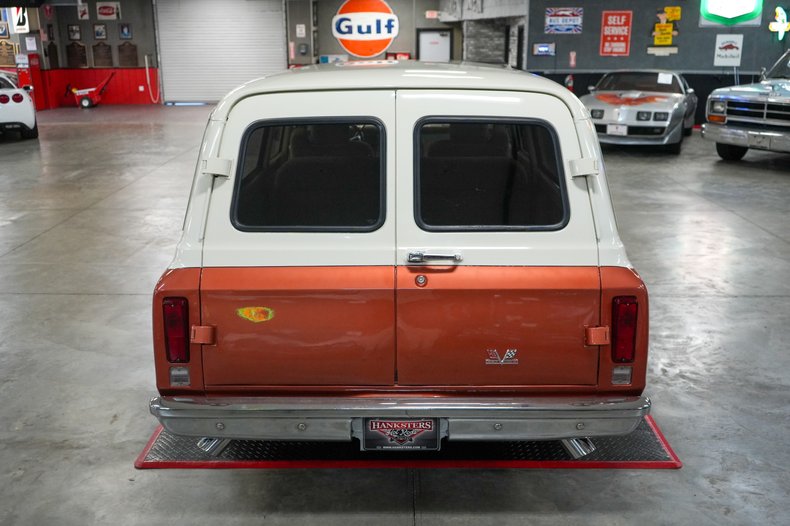 Chevrolet-Suburban-1969-Copper-Beige-19