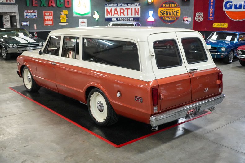 Chevrolet-Suburban-1969-Copper-Beige-2