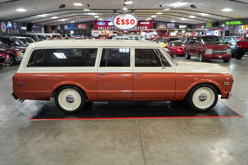 Chevrolet-Suburban-1969-Copper-Beige-21