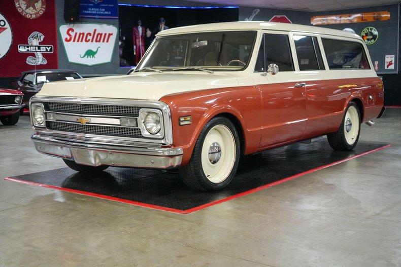 Chevrolet-Suburban-1969-Copper-Beige-24