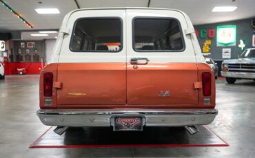 Chevrolet-Suburban-1969-Copper-Beige-27