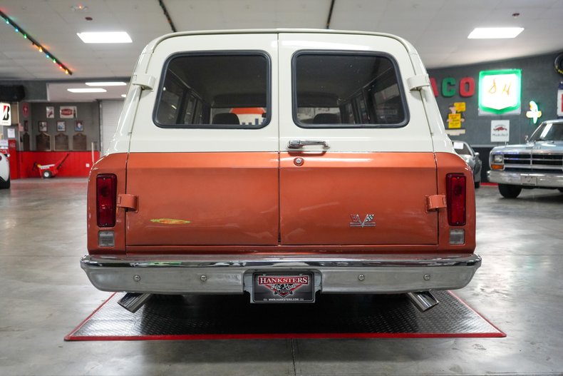 Chevrolet-Suburban-1969-Copper-Beige-27